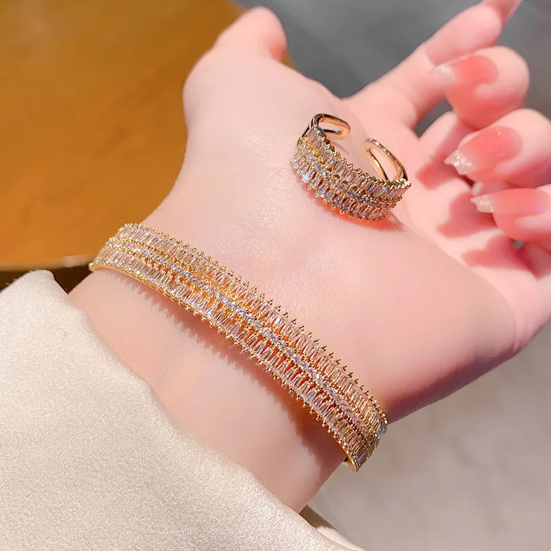 Bracelet jonc à breloques en laiton plaqué or 18 carats
