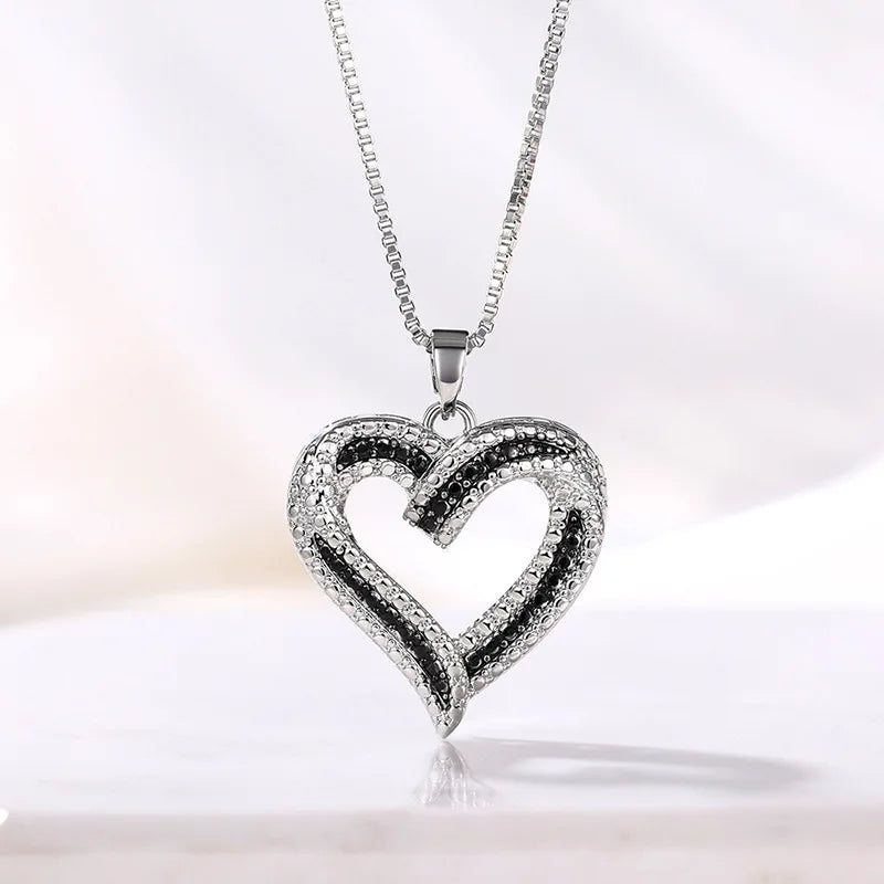Elegant Style Heart-Shaped Pendant Necklace Hollow Design Mother's Day Gift Party Suitable for Best Friends Without Box