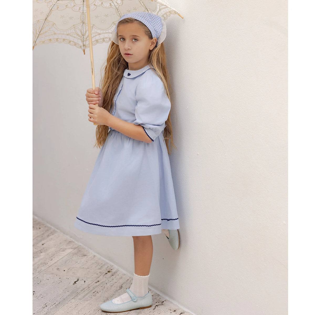 Tenue Famille Assortie AP Barcelone | Robe Fille Broderie & Ensemble Garçon Carreaux | Collection Bleue