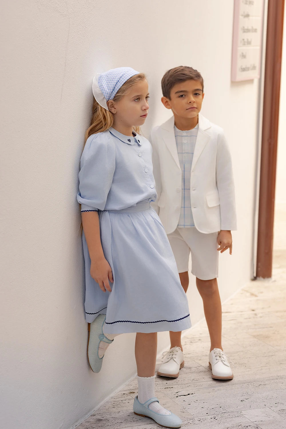 Tenue Famille Assortie AP Barcelone | Robe Fille Broderie & Ensemble Garçon Carreaux | Collection Bleue