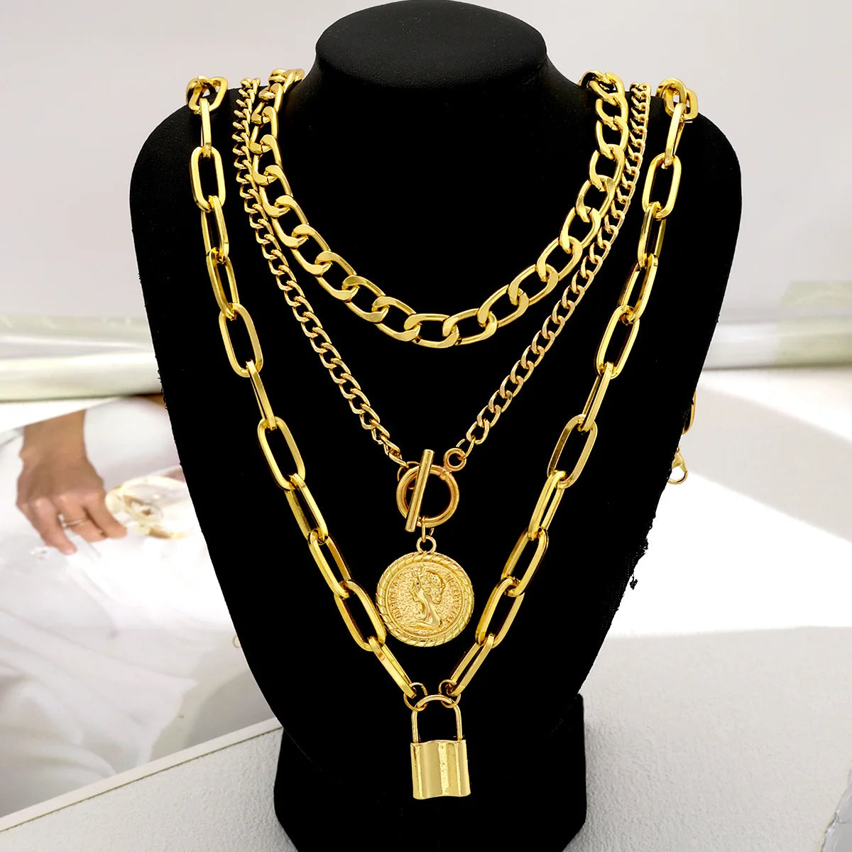 Lot 3 Colliers Superposés | Plaqué Or Vintage | Pendentif Cadenas Rond Embossé | Bijou Femme Fashion