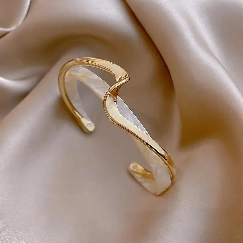 White Shellfish Bracelets Board Bend Metal Bangles Women's Hand Bracelets Geometric C-Shaped Opening Bracelets Jewelry Gifts