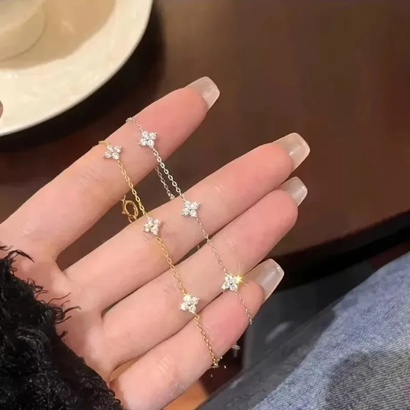Bracelet Jonc Fleur Trèfle Cristal Zircone | Plaqué Or | Acier Inoxydable | Bijou Femme Cadeau Tendance
