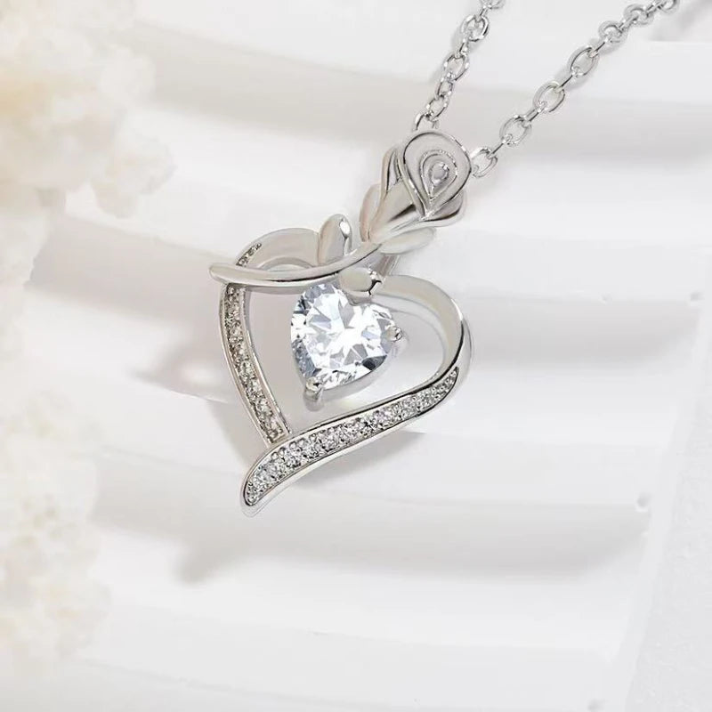 Elegant Style Heart-Shaped Pendant Necklace Hollow Design Mother's Day Gift Party Suitable for Best Friends Without Box