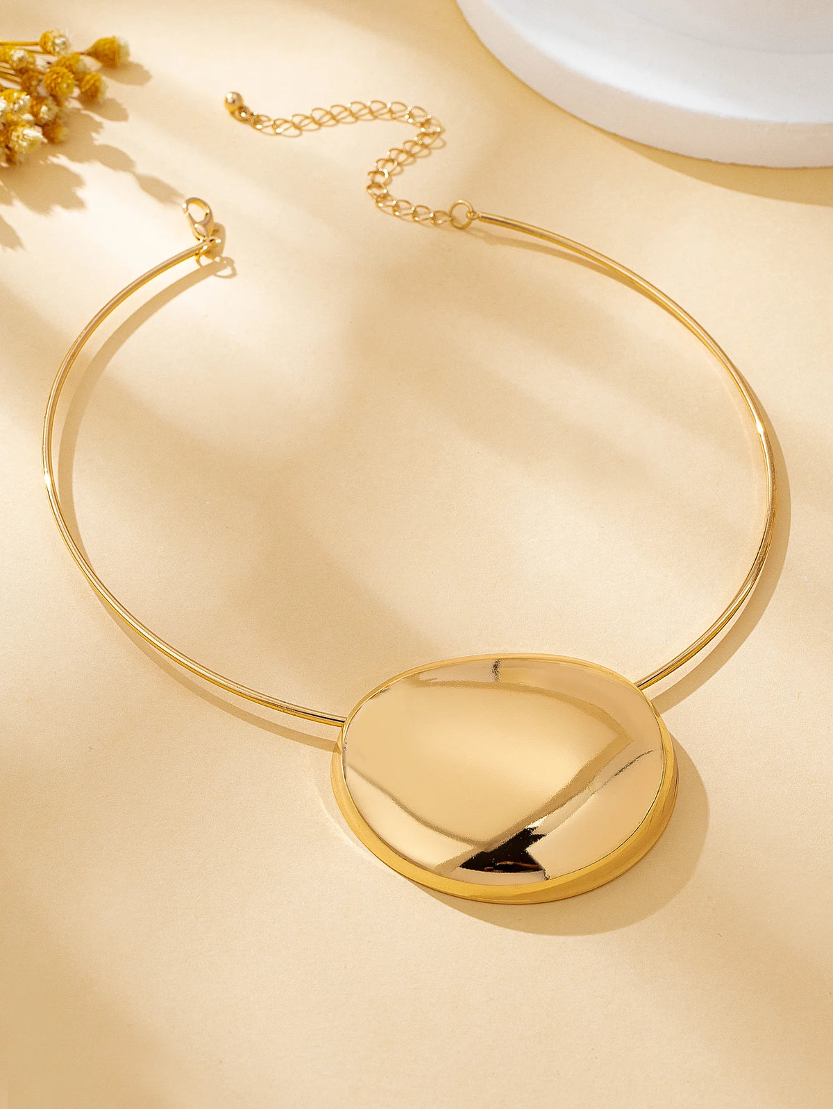 A Bold, Glossy, Geometric, and Stylish Minimalist Necklace. Minimalist Metal Choker. Pendant Neck Accessory, Perfect for Gifting to Friends and Besties, Ideal for Parties and Gatherings. Classic, Fashionable, and Trendy