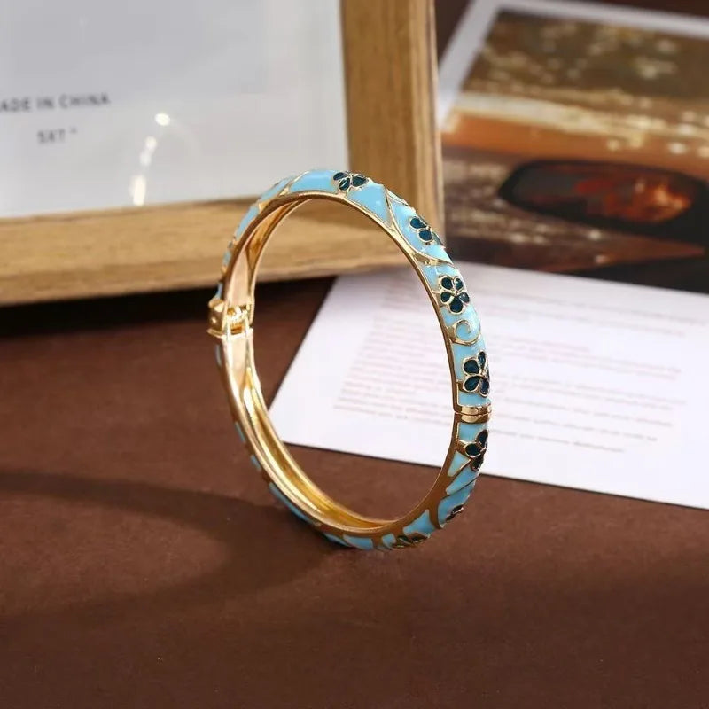 Bracelet Jonc Floral Émail Ouvert | Rétro Ton Or | Délicat Élégant | Cadeau Bijou Femme