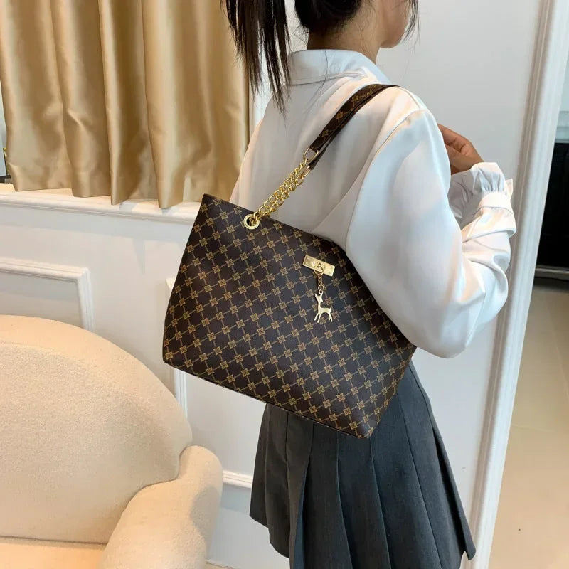 Women's Luxury Design New Presbyopic Handbag Large Capacity Handbag Fashion Printing Shoulder Bag Trendy Shopping Bag with Pendant