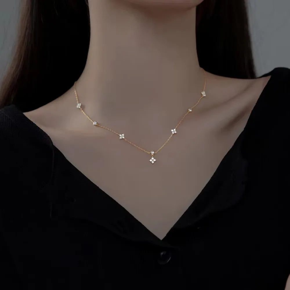 Bracelet Jonc Fleur Trèfle Cristal Zircone | Plaqué Or | Acier Inoxydable | Bijou Femme Cadeau Tendance