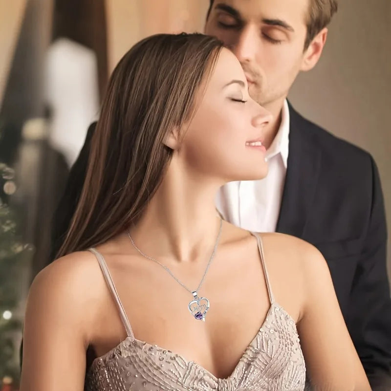 Elegant Style Heart-Shaped Pendant Necklace Hollow Design Mother's Day Gift Party Suitable for Best Friends Without Box
