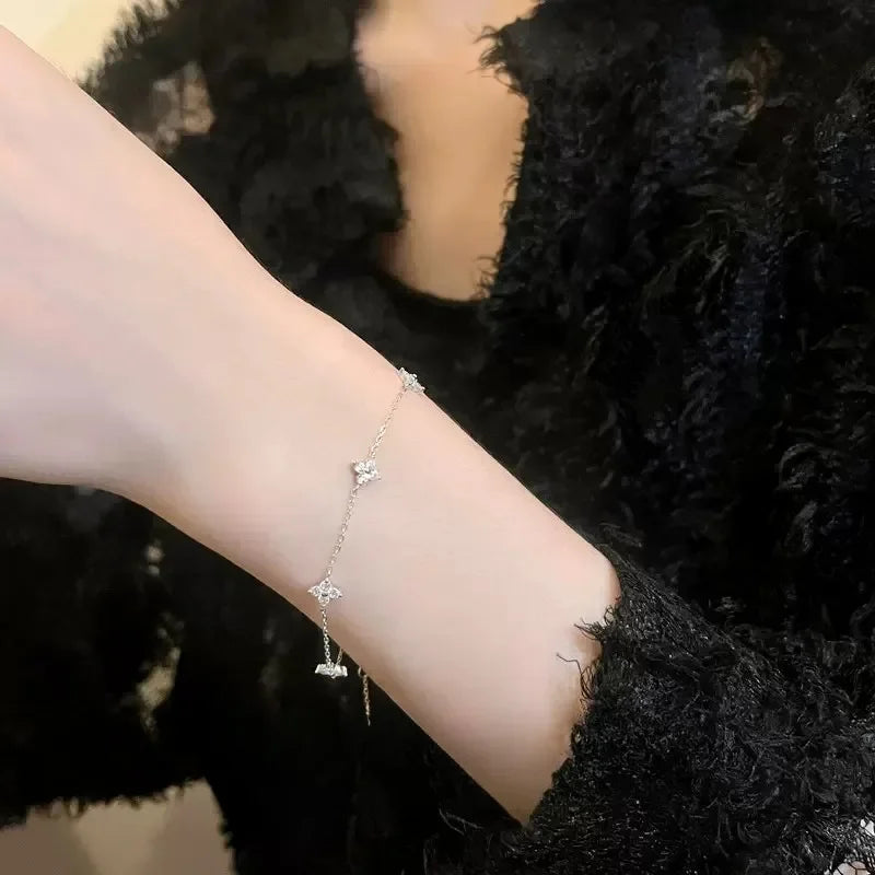 Bracelet Jonc Fleur Trèfle Cristal Zircone | Plaqué Or | Acier Inoxydable | Bijou Femme Cadeau Tendance