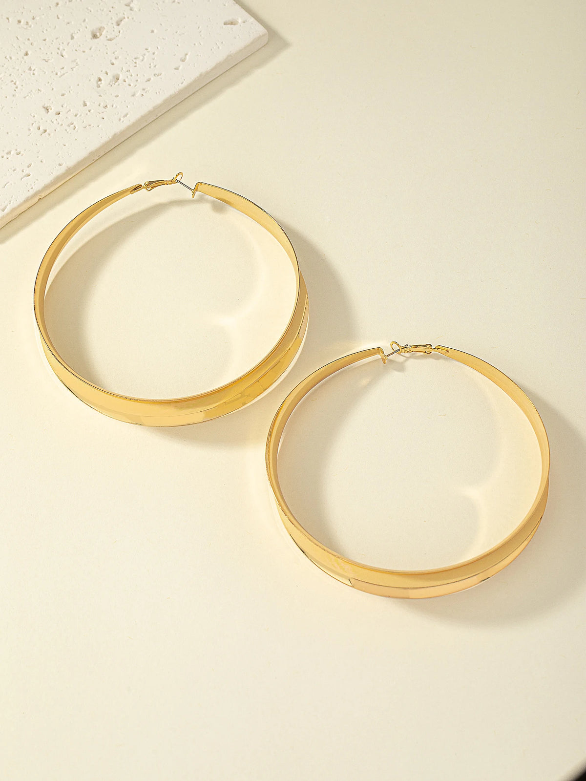 A Pair of Stylish, Simple, Light Luxury, and Exaggerated Metal Large Hoop Earrings