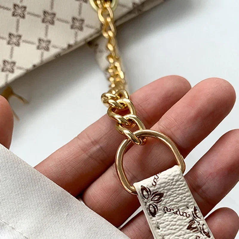 Women's Luxury Design New Presbyopic Handbag Large Capacity Handbag Fashion Printing Shoulder Bag Trendy Shopping Bag with Pendant