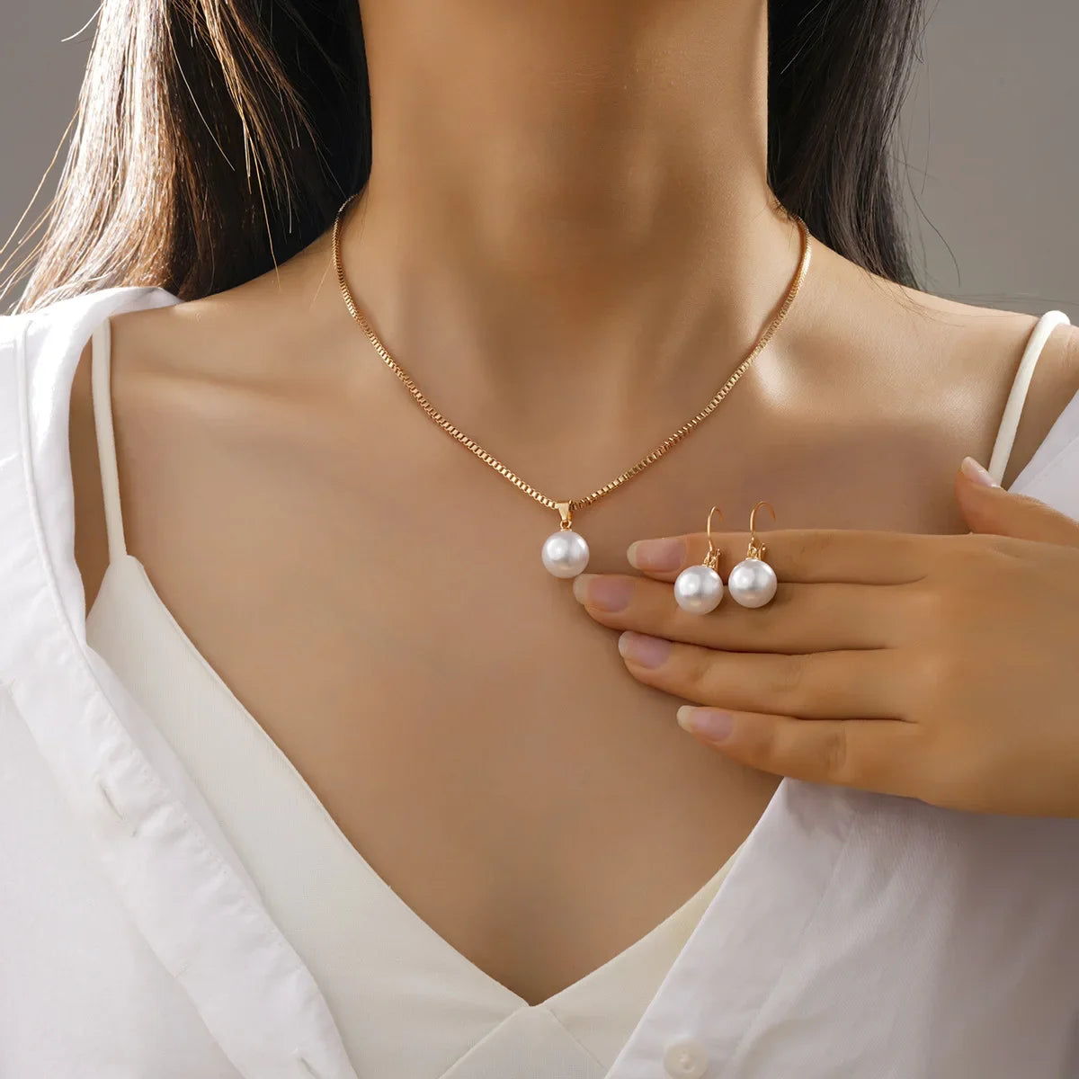 Stylish Pearl Jewelry Set for Women, Featuring Drop Earrings and Matching Necklace, Simple Elegant Everyday Wear and Party Acces