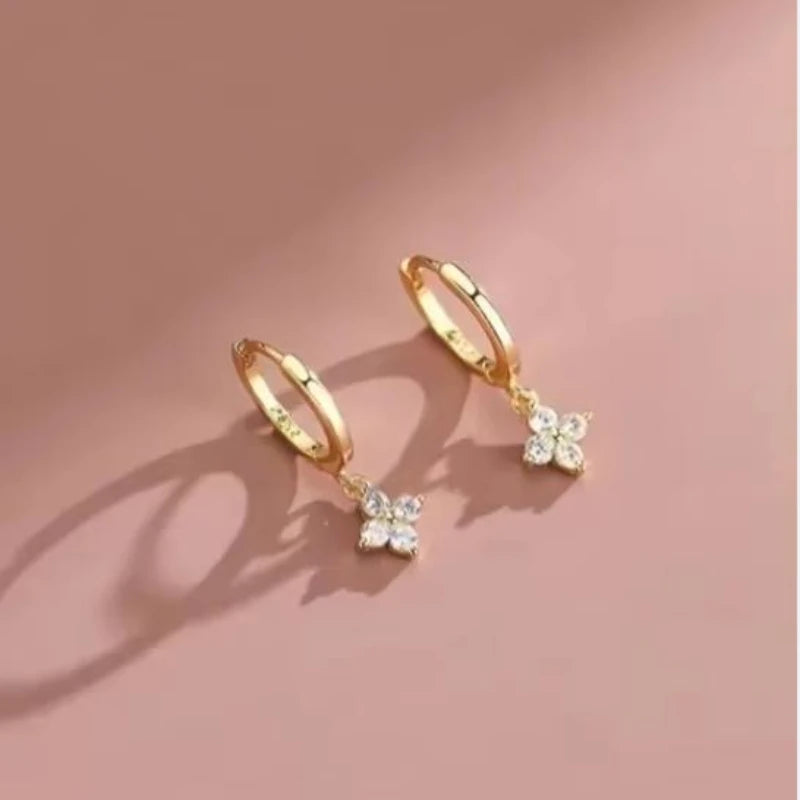 Bracelet Jonc Fleur Trèfle Cristal Zircone | Plaqué Or | Acier Inoxydable | Bijou Femme Cadeau Tendance
