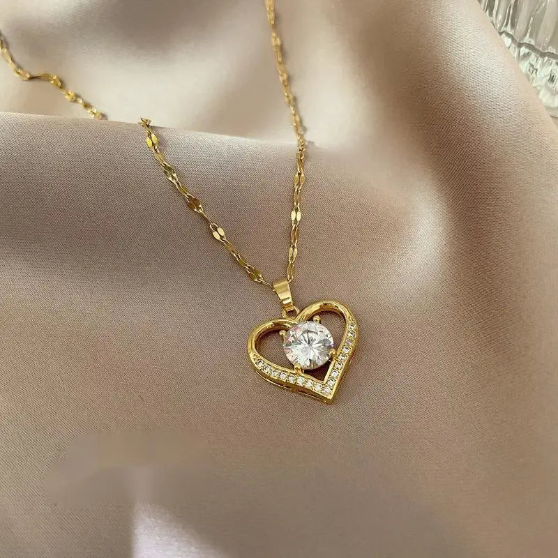 Elegant Style Heart-Shaped Pendant Necklace Hollow Design Mother's Day Gift Party Suitable for Best Friends Without Box