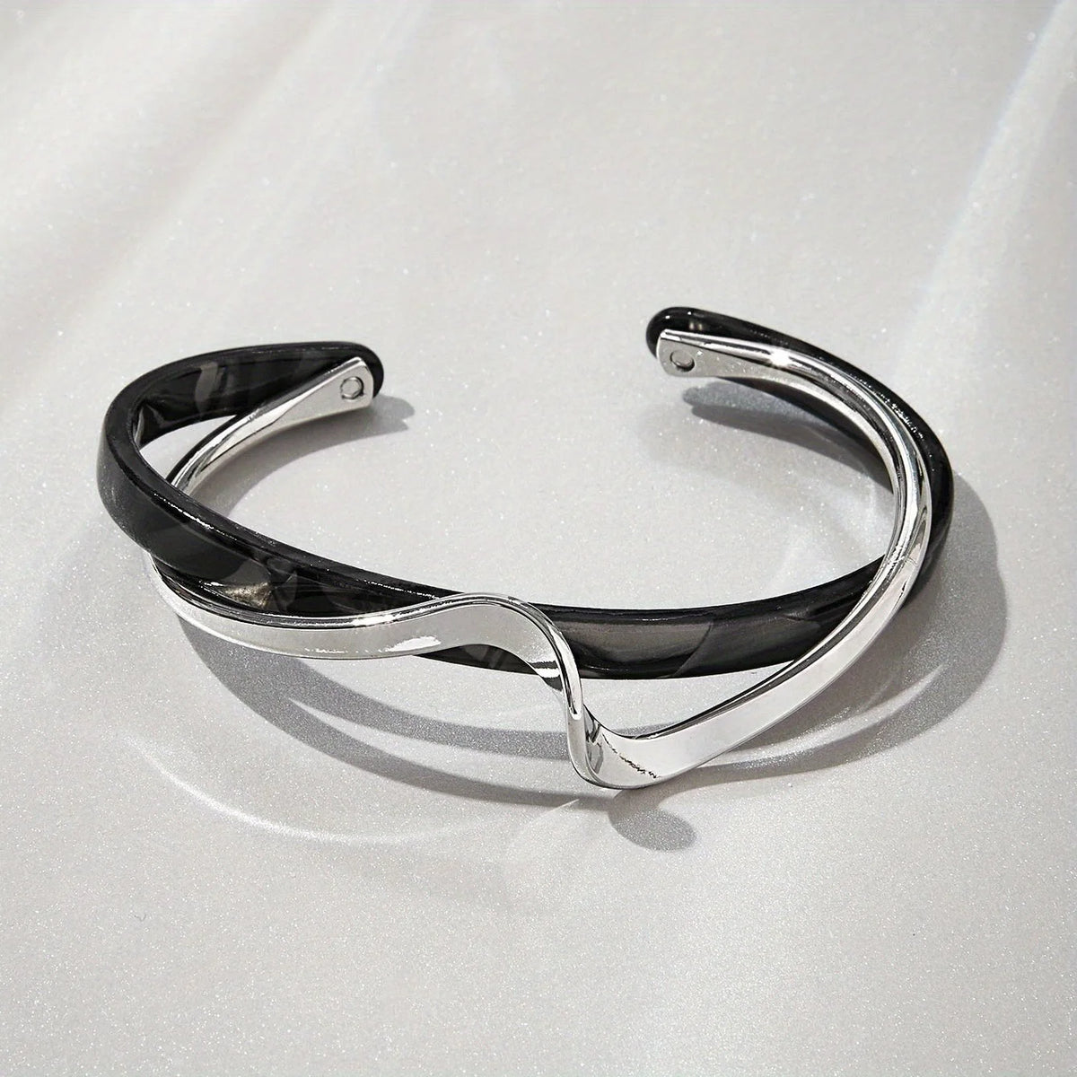 White Shellfish Bracelets Board Bend Metal Bangles Women's Hand Bracelets Geometric C-Shaped Opening Bracelets Jewelry Gifts