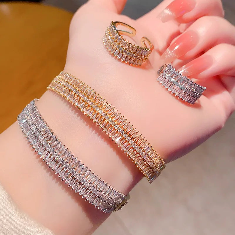 Bracelet jonc à breloques en laiton plaqué or 18 carats