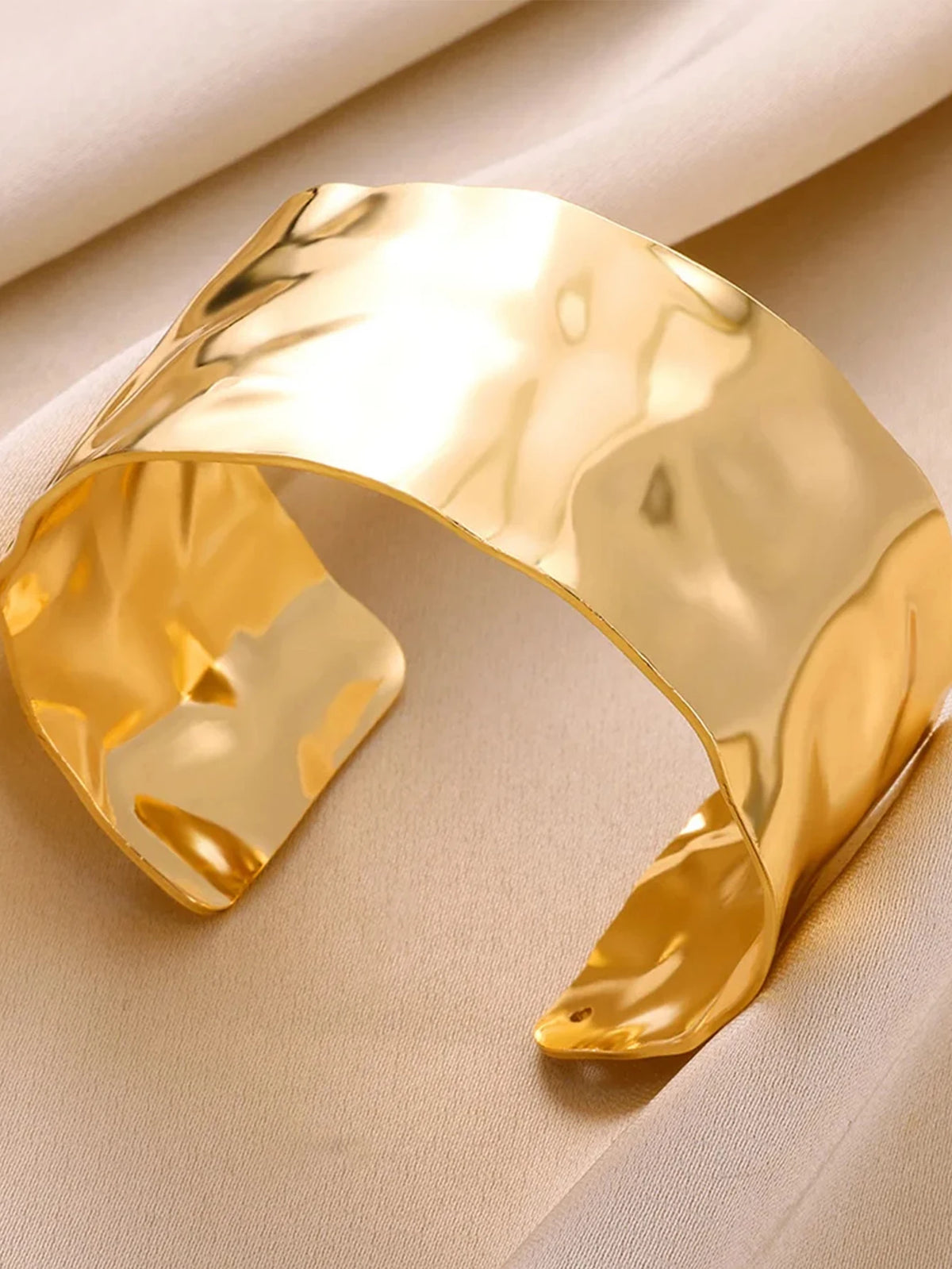 Exquisite Classic Bump Pattern Opening Bangles Bracelet For Women Cuff Bracelet Gold Color Stainless Steel Hand Ornament Gift