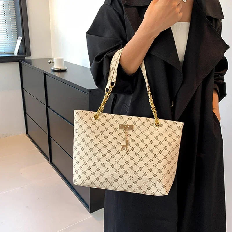 Women's Luxury Design New Presbyopic Handbag Large Capacity Handbag Fashion Printing Shoulder Bag Trendy Shopping Bag with Pendant