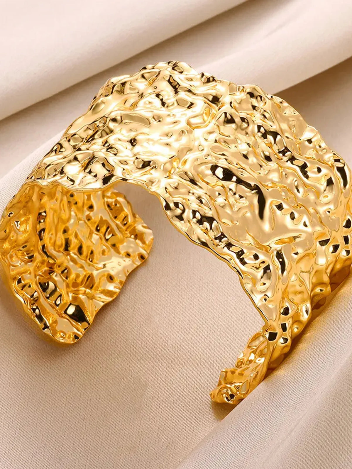Exquisite Classic Bump Pattern Opening Bangles Bracelet For Women Cuff Bracelet Gold Color Stainless Steel Hand Ornament Gift