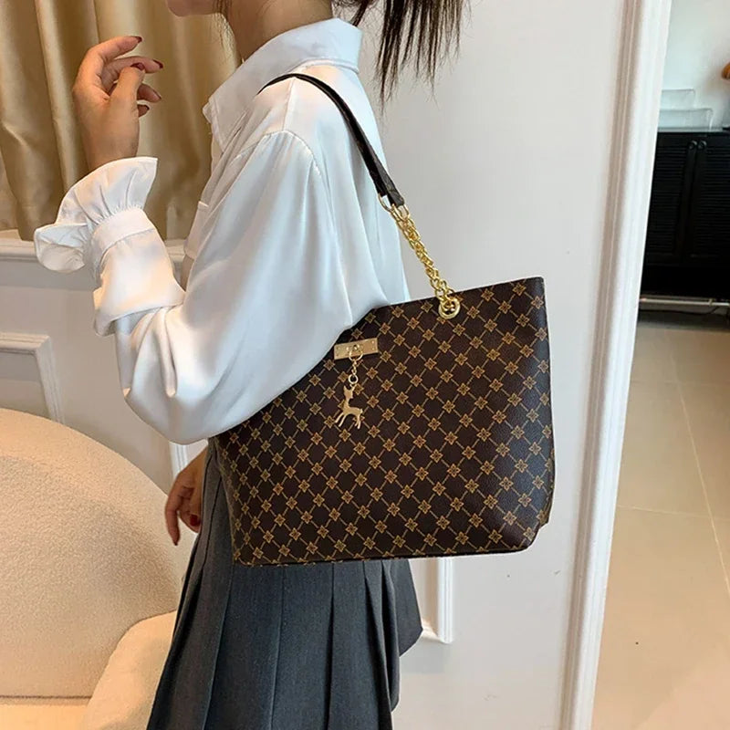 Women's Luxury Design New Presbyopic Handbag Large Capacity Handbag Fashion Printing Shoulder Bag Trendy Shopping Bag with Pendant