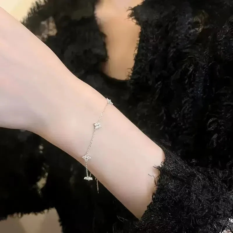 Bracelet Jonc Fleur Trèfle Cristal Zircone | Plaqué Or | Acier Inoxydable | Bijou Femme Cadeau Tendance