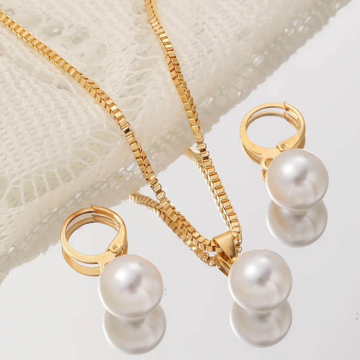Stylish Pearl Jewelry Set for Women, Featuring Drop Earrings and Matching Necklace, Simple Elegant Everyday Wear and Party Acces