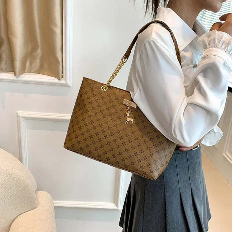 Women's Luxury Design New Presbyopic Handbag Large Capacity Handbag Fashion Printing Shoulder Bag Trendy Shopping Bag with Pendant