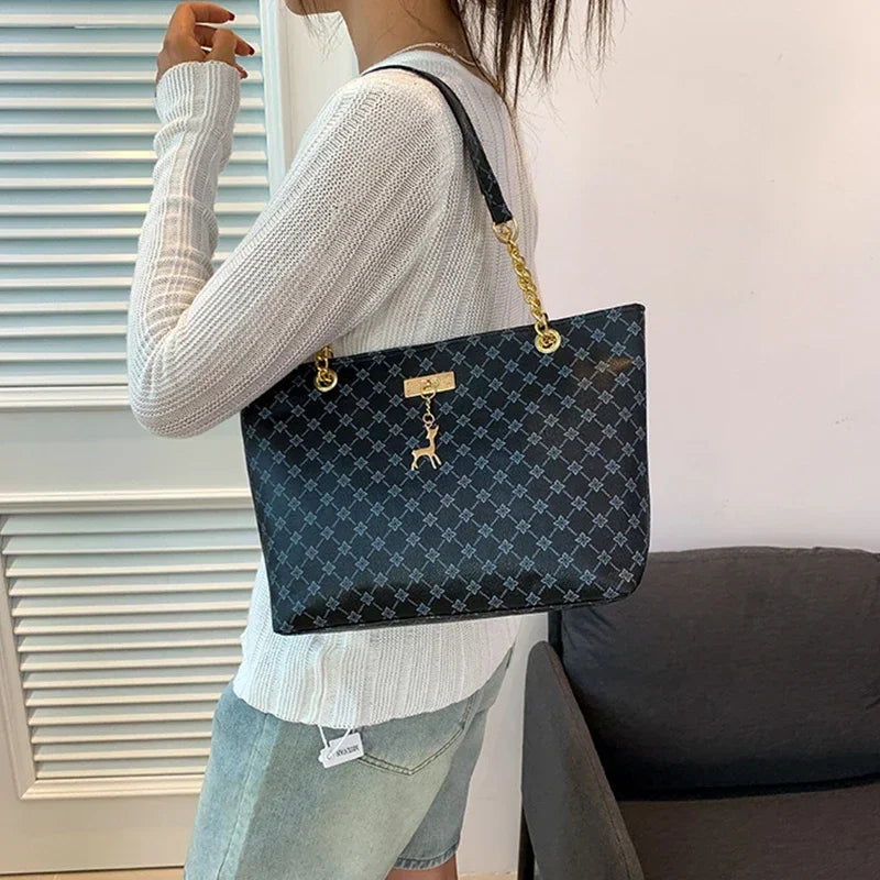 Women's Luxury Design New Presbyopic Handbag Large Capacity Handbag Fashion Printing Shoulder Bag Trendy Shopping Bag with Pendant