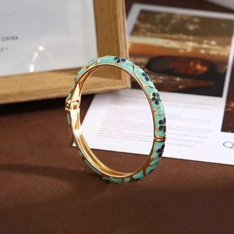 Bracelet Jonc Floral Émail Ouvert | Rétro Ton Or | Délicat Élégant | Cadeau Bijou Femme