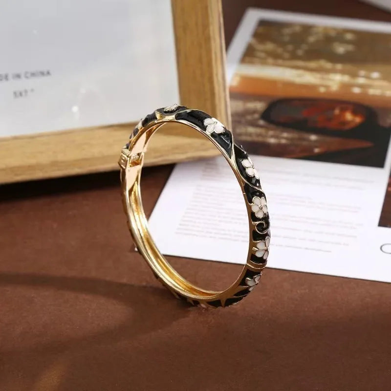 Bracelet Jonc Floral Émail Ouvert | Rétro Ton Or | Délicat Élégant | Cadeau Bijou Femme
