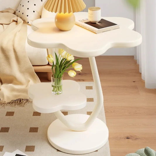 A few cream windblown hair and a few small coffee tables in the living room, a small dining table in the home, a small apartment
