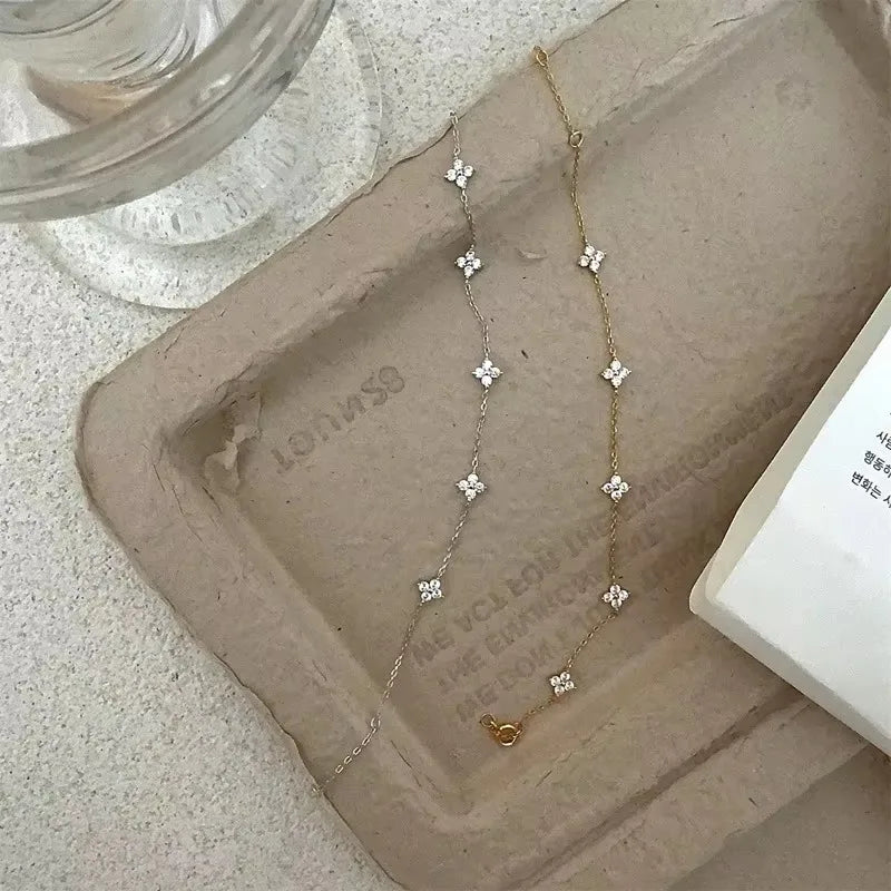 Bracelet Jonc Fleur Trèfle Cristal Zircone | Plaqué Or | Acier Inoxydable | Bijou Femme Cadeau Tendance