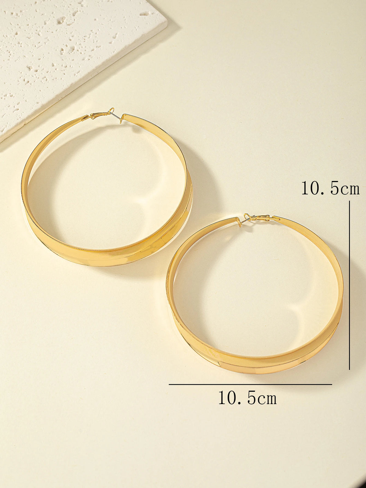 A Pair of Stylish, Simple, Light Luxury, and Exaggerated Metal Large Hoop Earrings