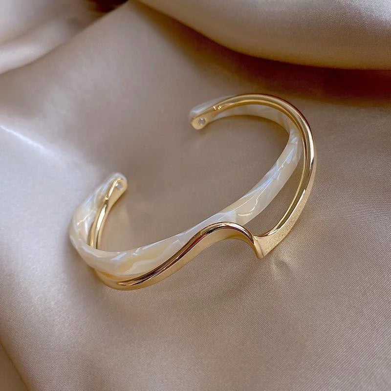 White Shellfish Bracelets Board Bend Metal Bangles Women's Hand Bracelets Geometric C-Shaped Opening Bracelets Jewelry Gifts