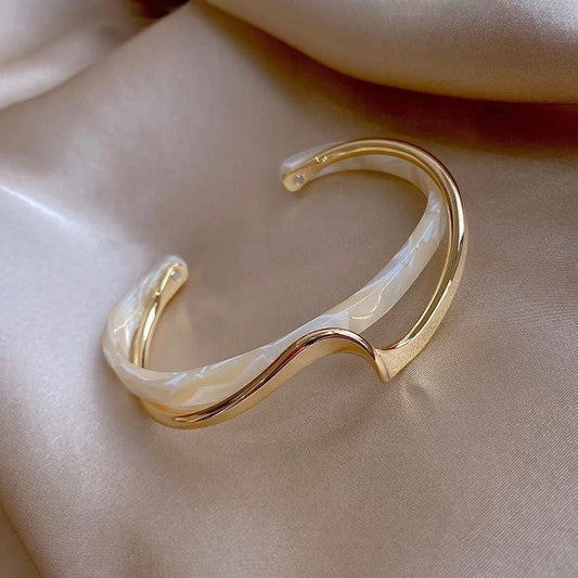 White Shellfish Bracelets Board Bend Metal Bangles Women's Hand Bracelets Geometric C-Shaped Opening Bracelets Jewelry Gifts