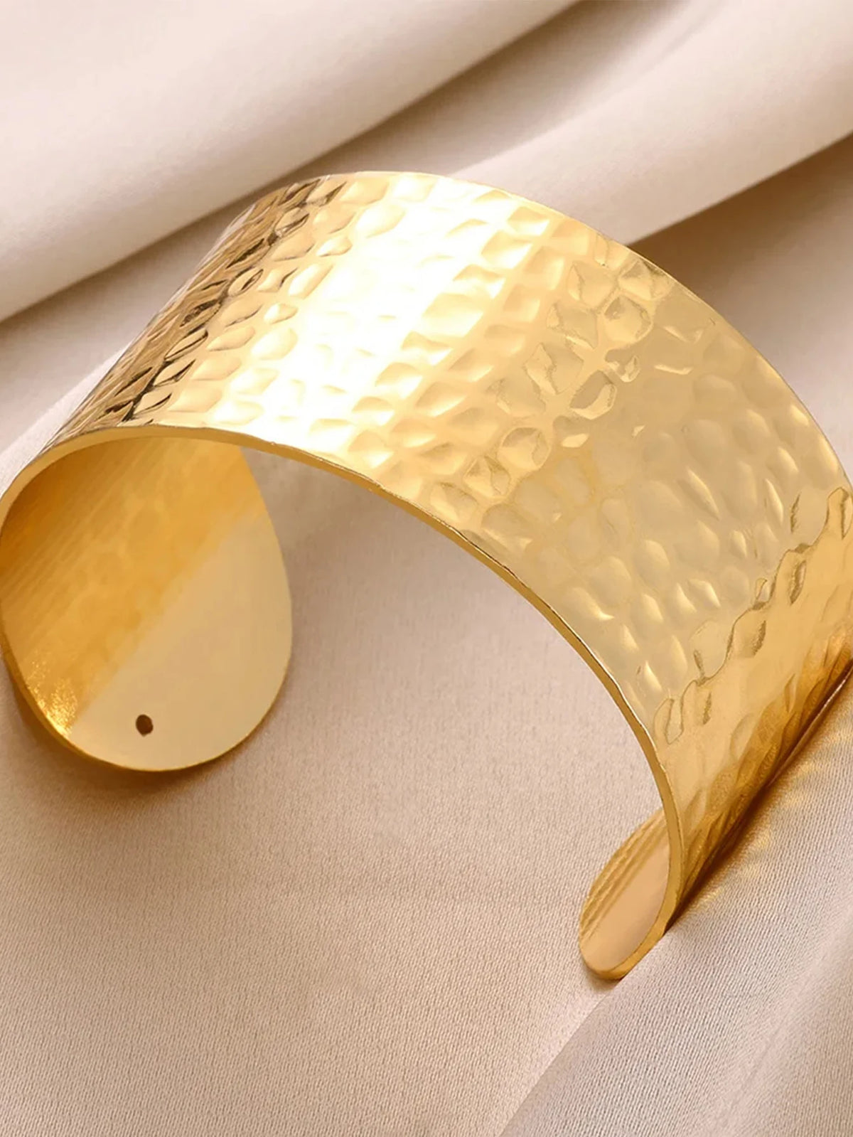 Exquisite Classic Bump Pattern Opening Bangles Bracelet For Women Cuff Bracelet Gold Color Stainless Steel Hand Ornament Gift