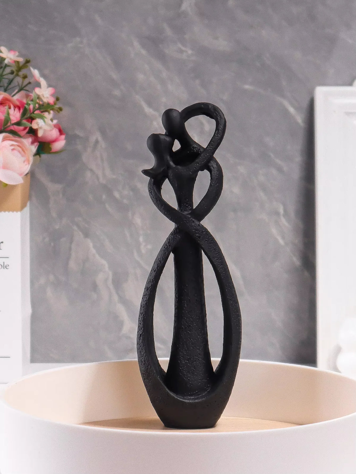 Sculpture de couple enlacé en résine | Décoration intérieure