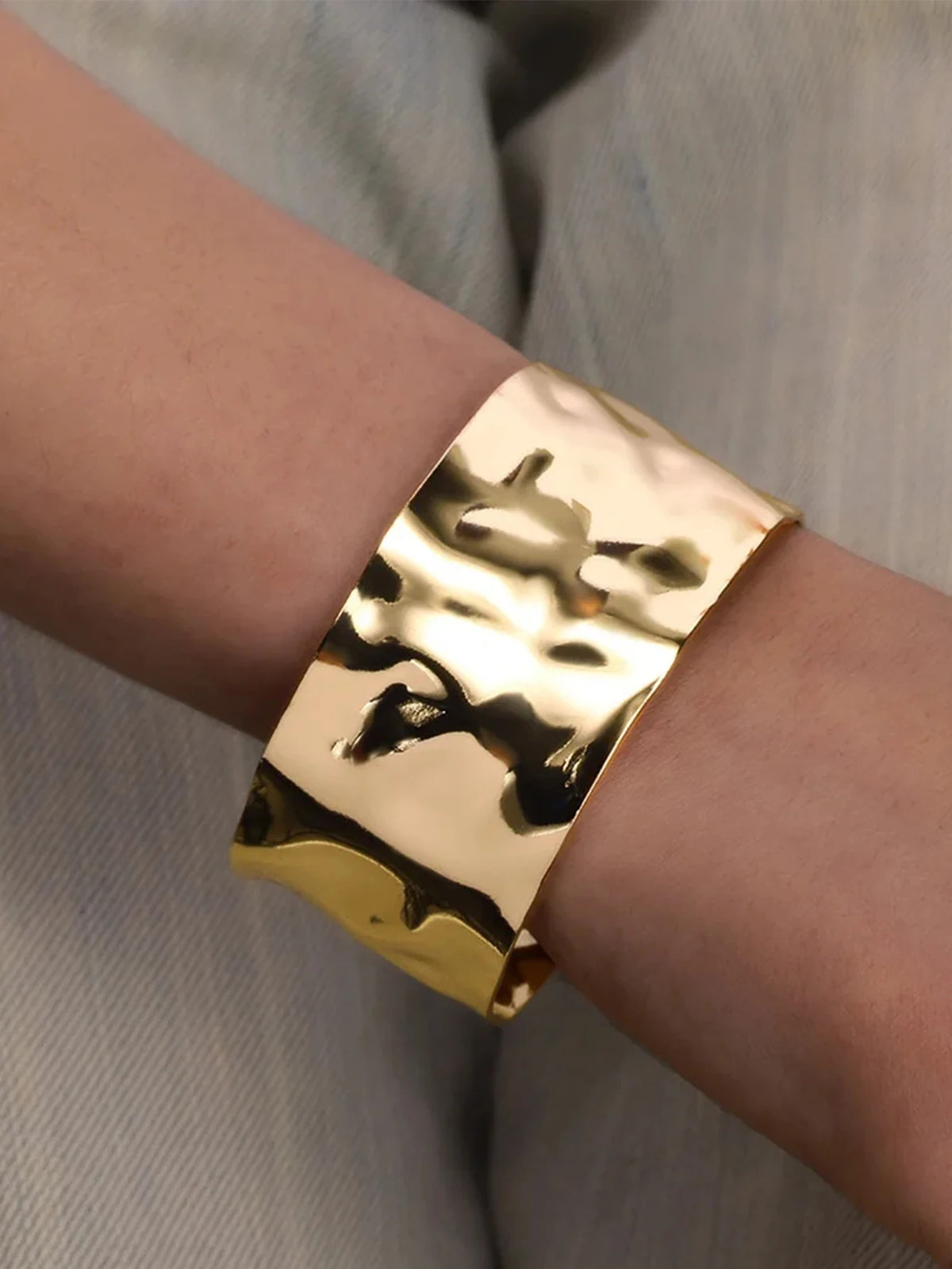 Exquisite Classic Bump Pattern Opening Bangles Bracelet For Women Cuff Bracelet Gold Color Stainless Steel Hand Ornament Gift