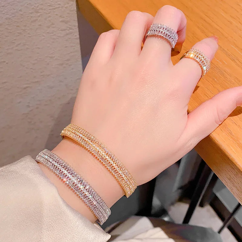 Bracelet jonc à breloques en laiton plaqué or 18 carats
