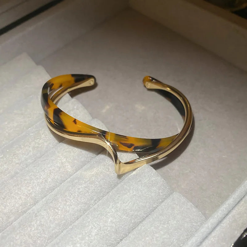 White Shellfish Bracelets Board Bend Metal Bangles Women's Hand Bracelets Geometric C-Shaped Opening Bracelets Jewelry Gifts