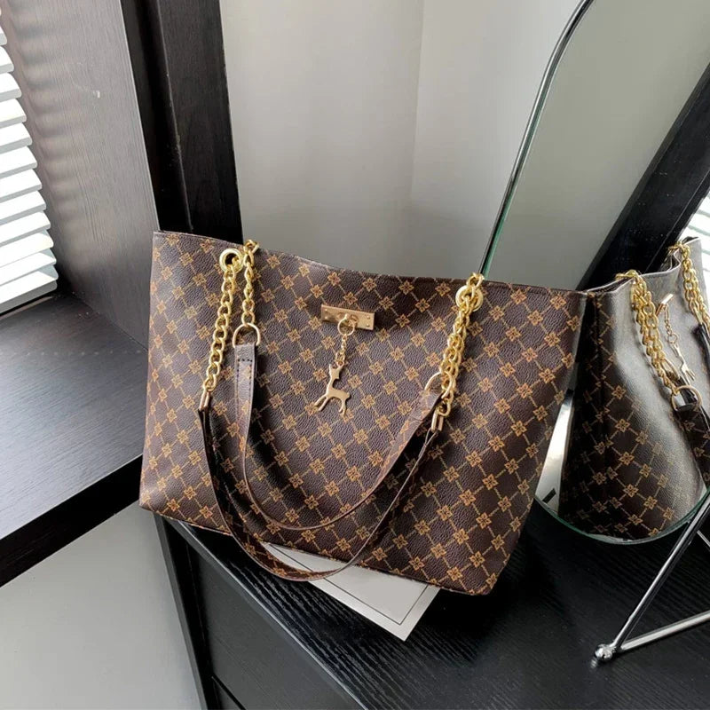 Women's Luxury Design New Presbyopic Handbag Large Capacity Handbag Fashion Printing Shoulder Bag Trendy Shopping Bag with Pendant