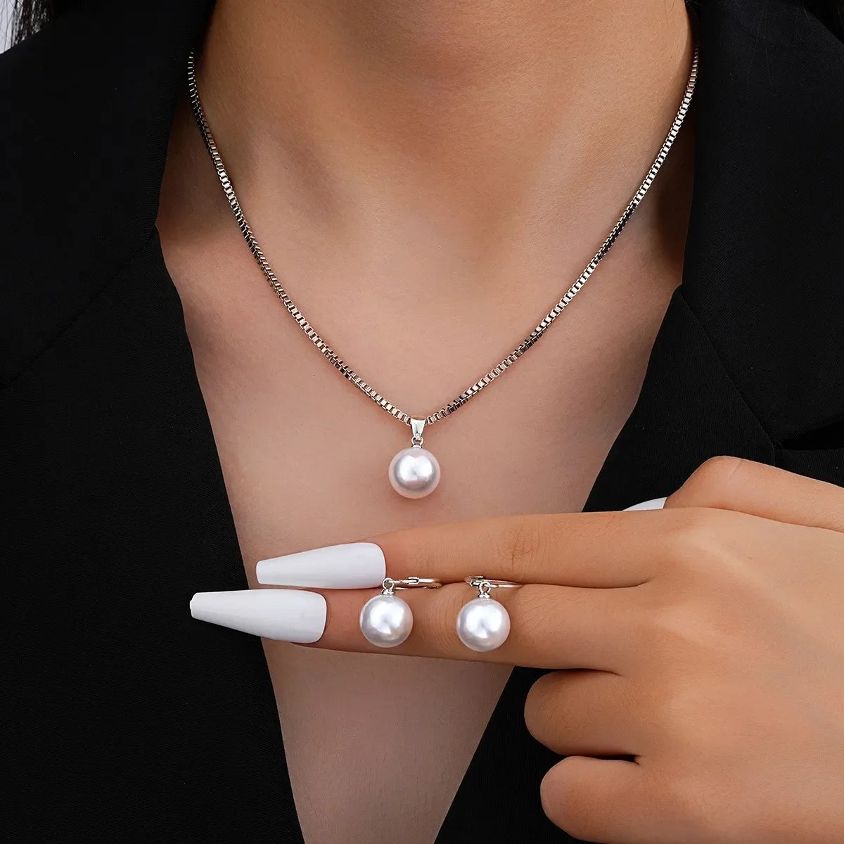 Stylish Pearl Jewelry Set for Women, Featuring Drop Earrings and Matching Necklace, Simple Elegant Everyday Wear and Party Acces