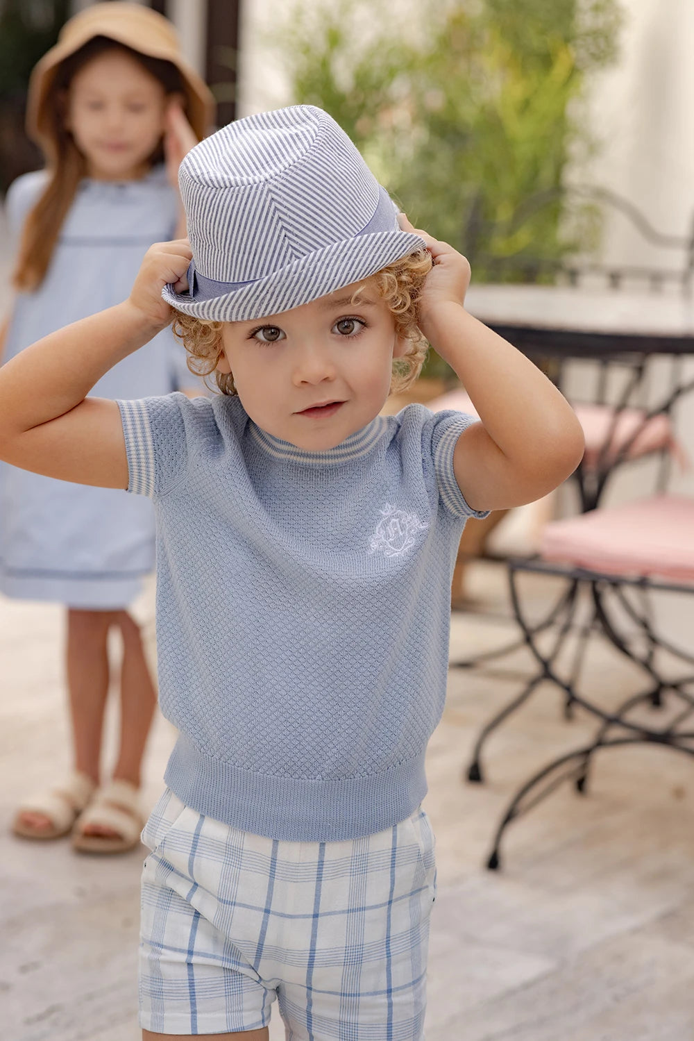 Tenue Famille Assortie AP Barcelone | Robe Fille Broderie & Ensemble Garçon Carreaux | Collection Bleue