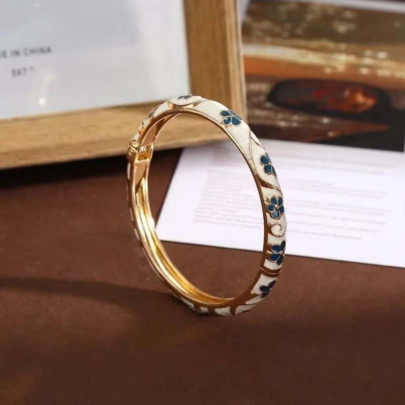 Bracelet Jonc Floral Émail Ouvert | Rétro Ton Or | Délicat Élégant | Cadeau Bijou Femme