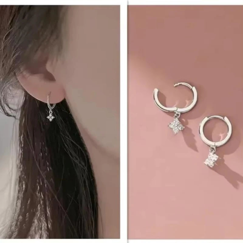 Bracelet Jonc Fleur Trèfle Cristal Zircone | Plaqué Or | Acier Inoxydable | Bijou Femme Cadeau Tendance