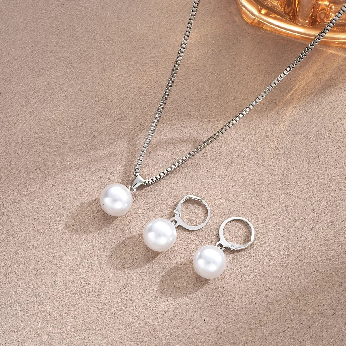 Stylish Pearl Jewelry Set for Women, Featuring Drop Earrings and Matching Necklace, Simple Elegant Everyday Wear and Party Acces