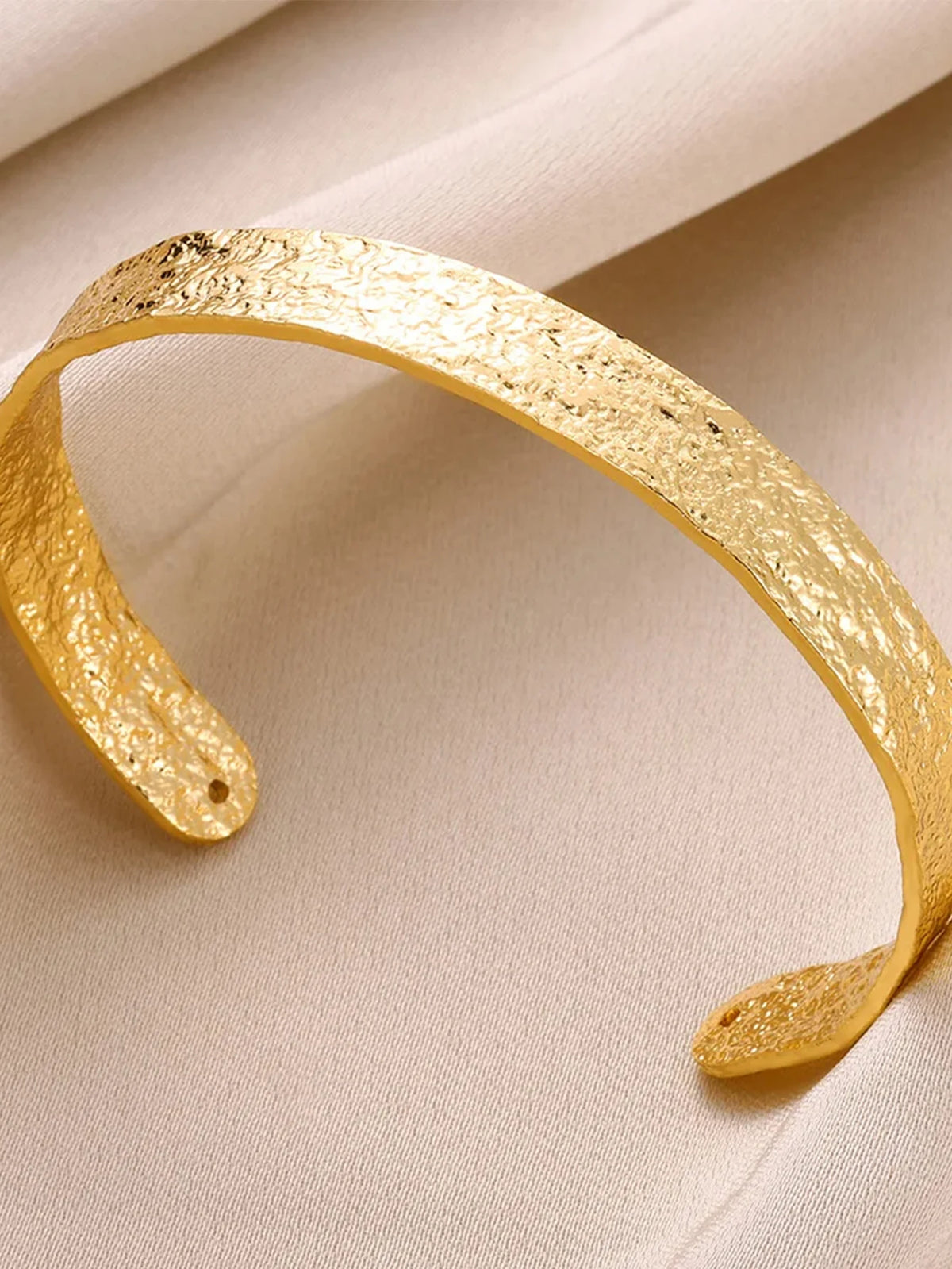 Exquisite Classic Bump Pattern Opening Bangles Bracelet For Women Cuff Bracelet Gold Color Stainless Steel Hand Ornament Gift