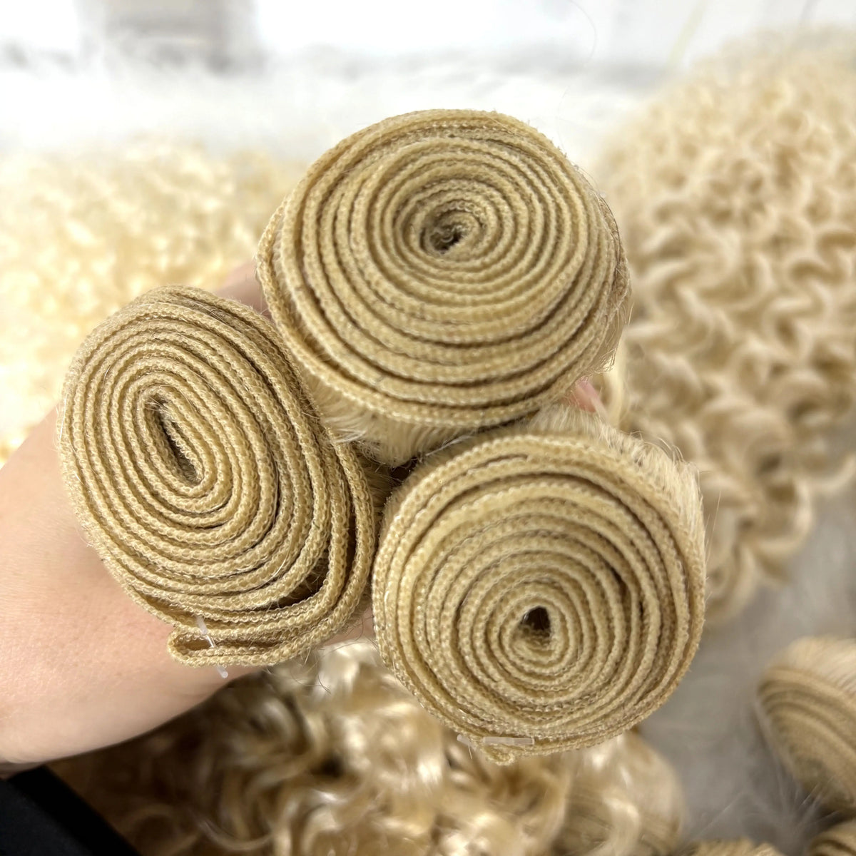 20 22-inch 613# Blonde Jerry Curly Human Hair Bundles 12A Brazilian Remy Raw Deep Wave Curly Human Hair Extensions for Women
