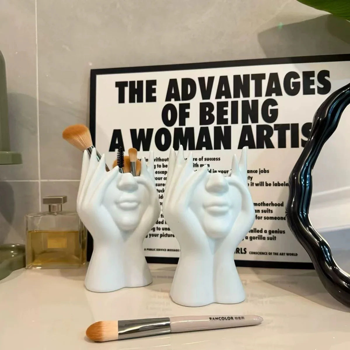 Makeup Brush Holder,Human Face Art Desktop Decoration,Vase,Compatible with Makeup,Eyebrow Pencils,Home Organizer,Plastic Material